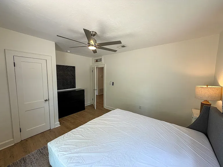 919 SW 6th Ave — Photo 23