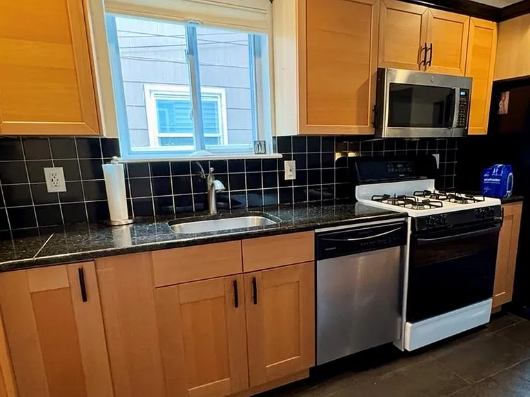 717 E Walnut St #1 — Photo 5