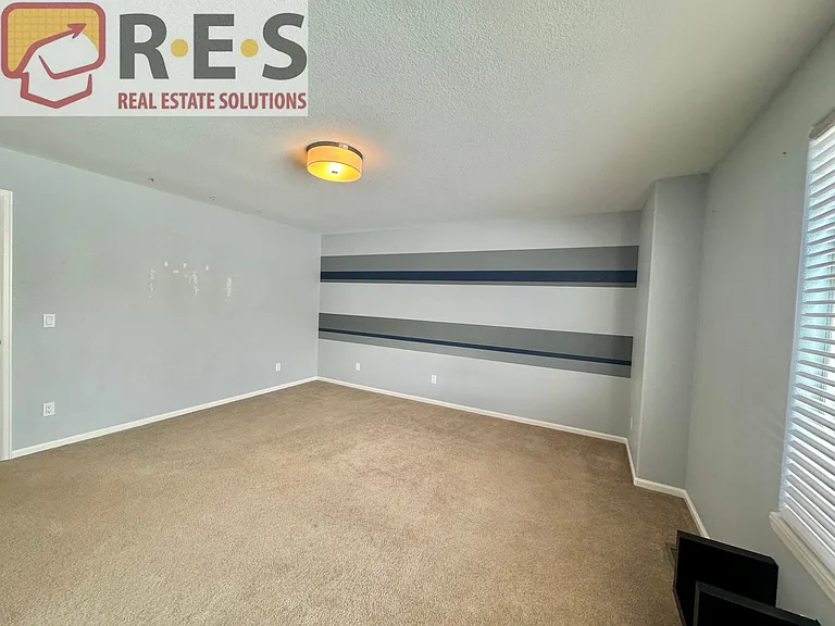197 S Lindsey St — Photo 10