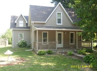 32 W Main St, Basco, IL 62313