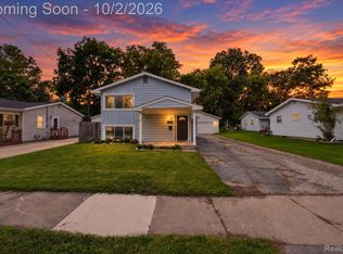 917 N East St, Fenton, MI 48430