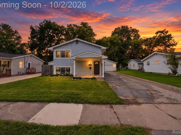 917 N East St, Fenton, MI 48430