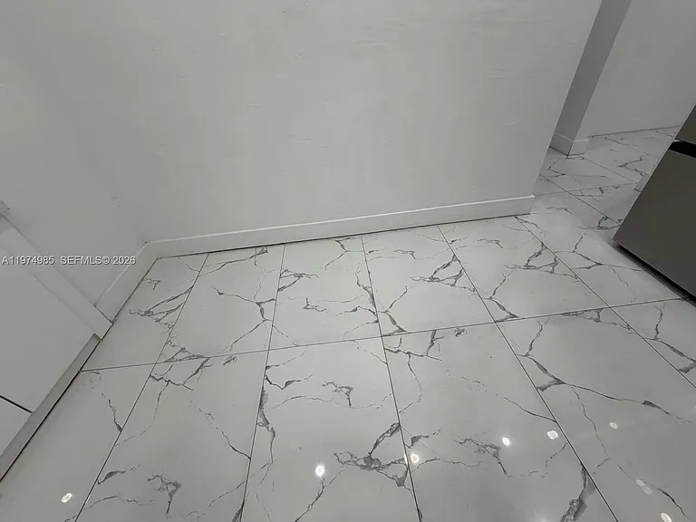 345 SW 49th Ave — Photo 6