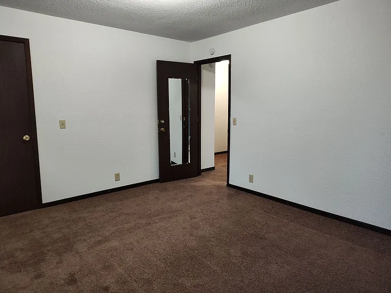 605 Boxwood Dr — Photo 12