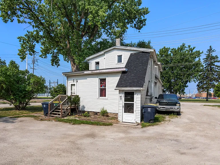 1100 N Van Buren St — Photo 6