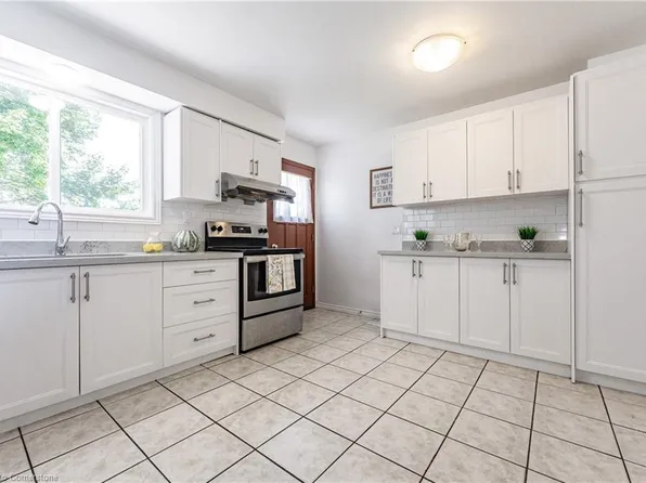 526 Glen Forrest Blvd #B, Waterloo, ON N2L 4J1