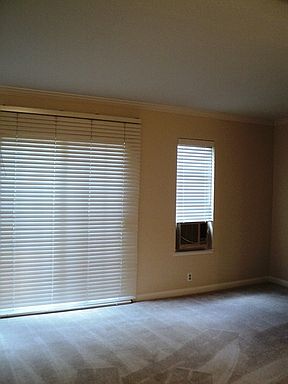 4th image of 457 Oak Ave #1