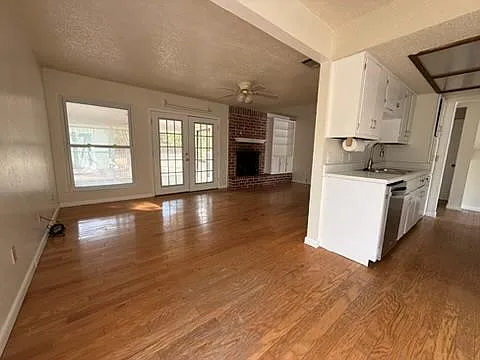 3 bed, 2.0 bath, 1400 sqft, $1,775 — Photo 3