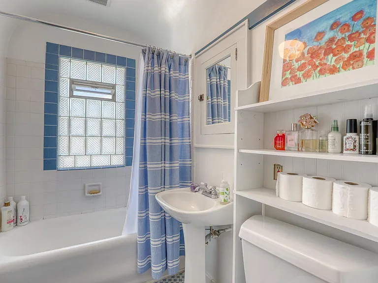 2078 Ludington Ave #UPPER — Photo 18