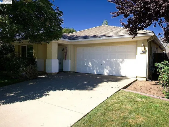 1269 Kensington Dr, Plumas Lake, CA 95961