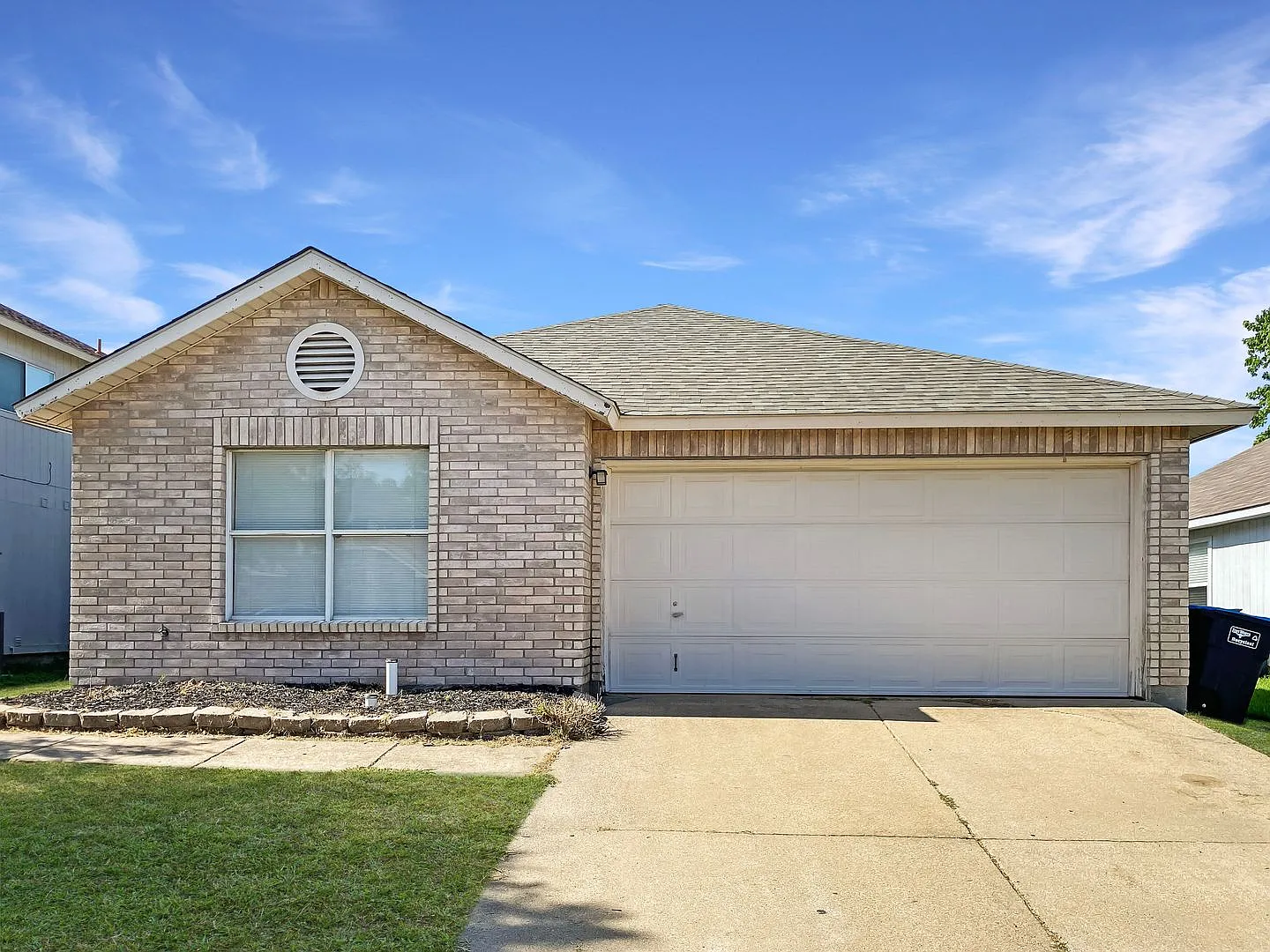 3 Bedroom 2 Bath Home In Fort Worth — Photo 1