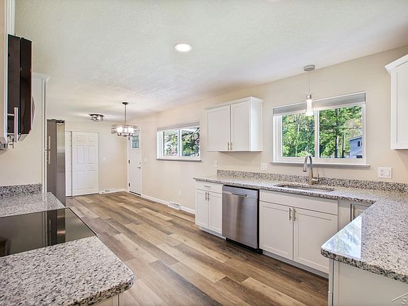 2nd image of 4365 Elmhurst St