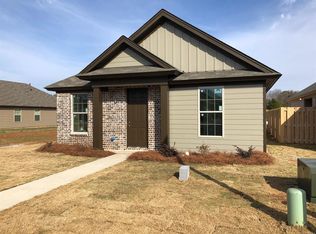 174 Grand Park Dr, Deatsville, AL 36022