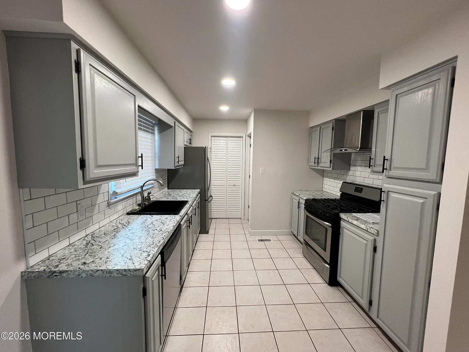 3 bed, 1018 sqft, $2,950 — Photo 3