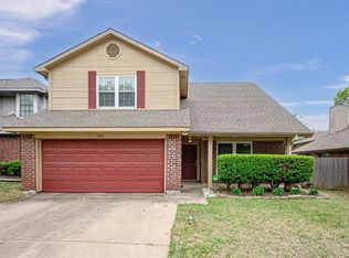 2206 Chapel Downs Dr, Arlington, TX 76017