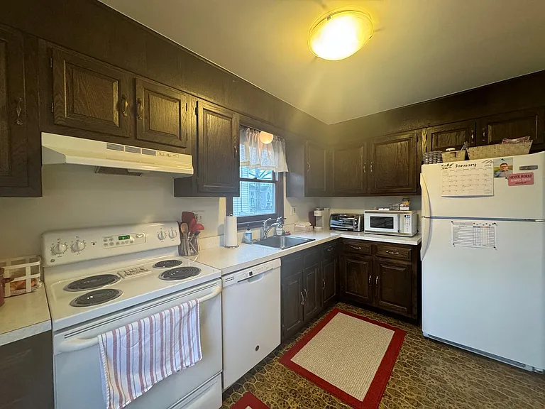124 Stuart Ave #B — Photo 10