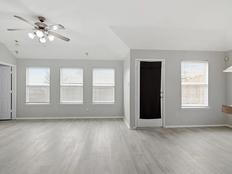 3804 Verde Dr — Photo 7