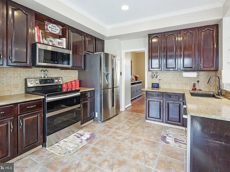 6624 Thurlton Dr — Photo 10