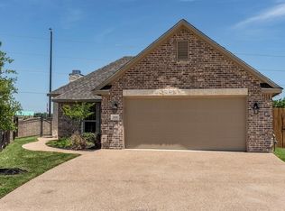 1818 Lakeshore Cir, College Station, TX 77845