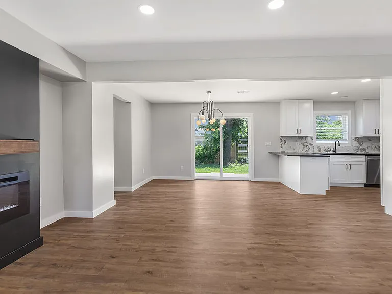 809 Carson Dr — Photo 23