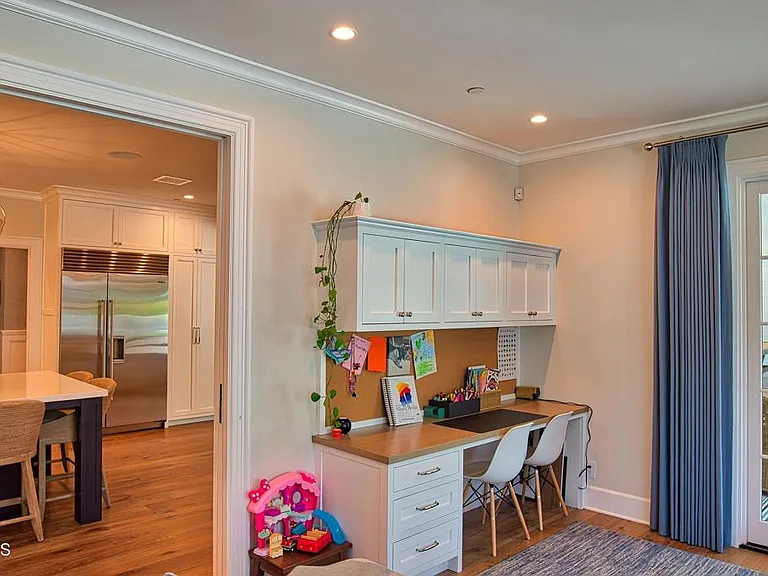 91 E Bonita Ave — Photo 15
