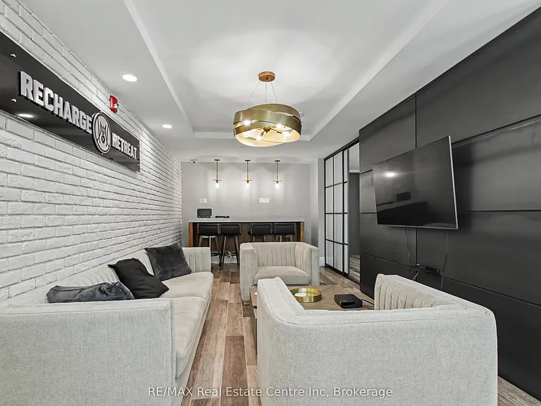 73 Arthur St S #102 — Photo 28