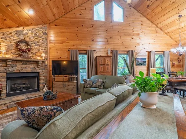 52 Hilary Ct, Ellijay, GA 30540