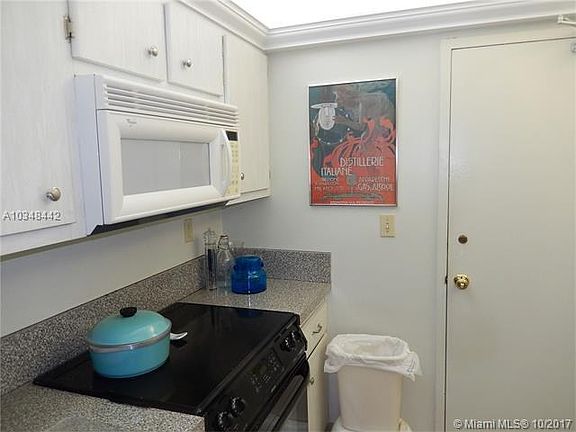 5th image of 1831 NE 38th St APT 203