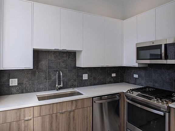 3rd image of 2120 W Belmont Ave #1F
