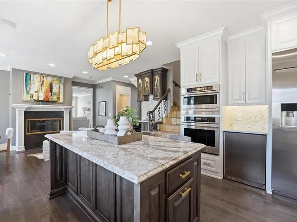 9206 W 146th Pl, Overland Park, KS 66221