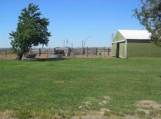 1266 Ivarson Rd, Burbank, WA 99323