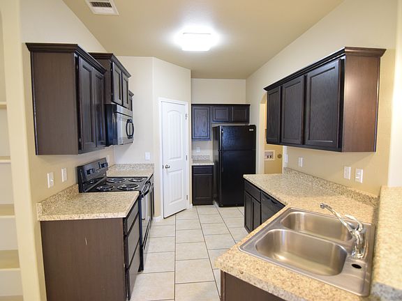 4th image of 4700 Cambridge Dr #B
