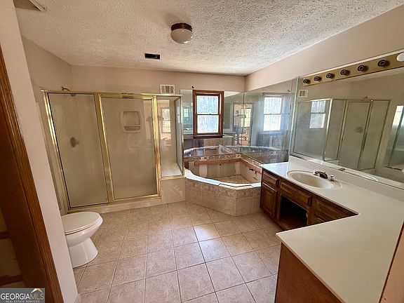 4th image of 3545 Rollins Rd