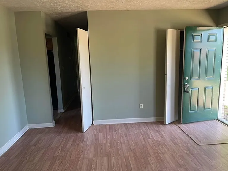 106 Cherrywood Dr — Photo 2