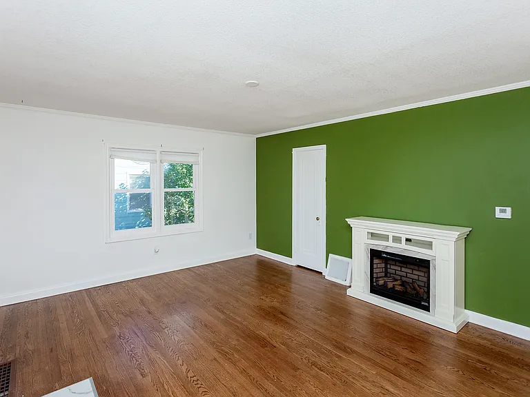 2807 49th St — Photo 11