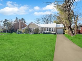 51 Tobin Ave, Great Neck, NY 11021