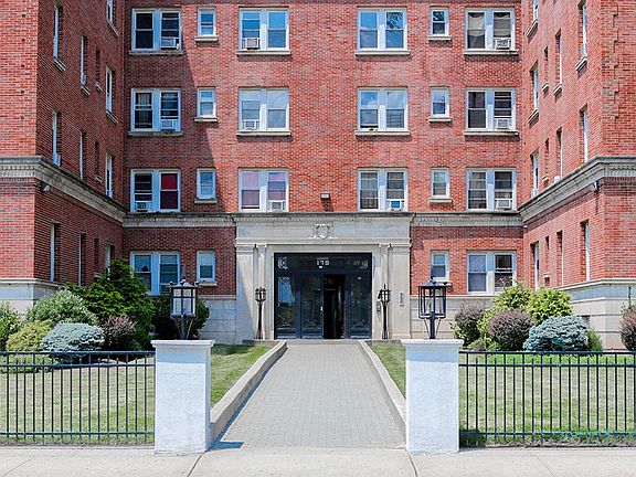 4th image of 179 S Harrison St #510