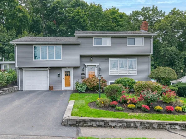 76 Woodbine Cir, Needham, MA 02494