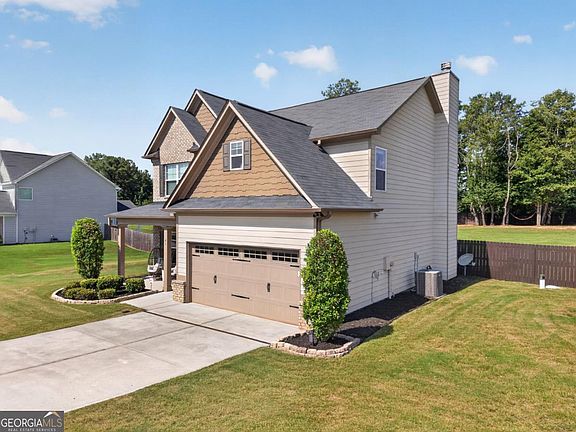 3rd image of 61 Moriah Woods Dr