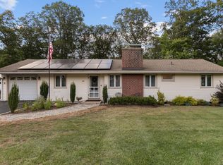 89 Bear Path Rd, Hamden, CT 06514