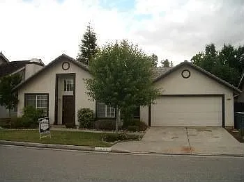 2096 E Chennault Ave photo 1