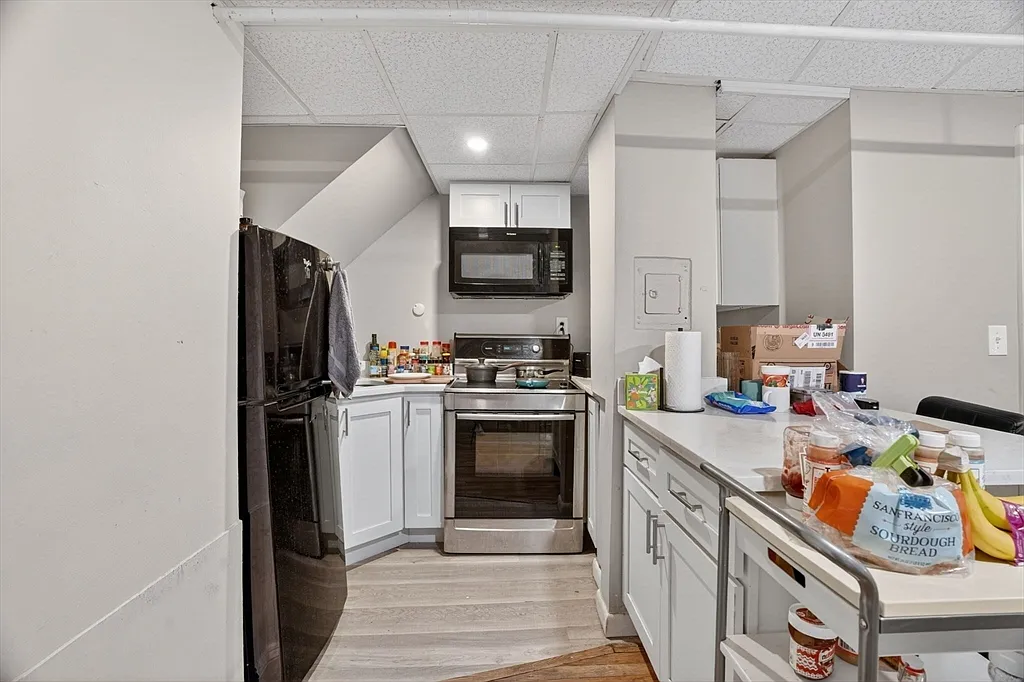 2 bed, 2.0 bath, 690 sqft, $2,999 — Photo 1