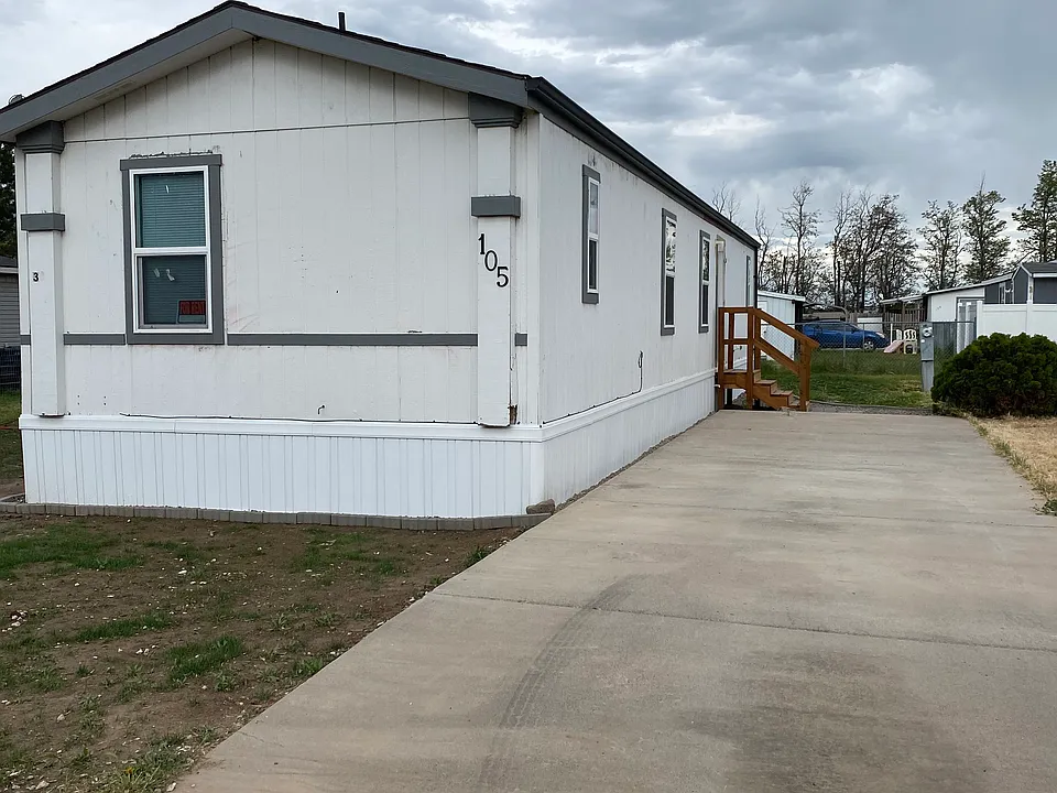 715 Center St E #105