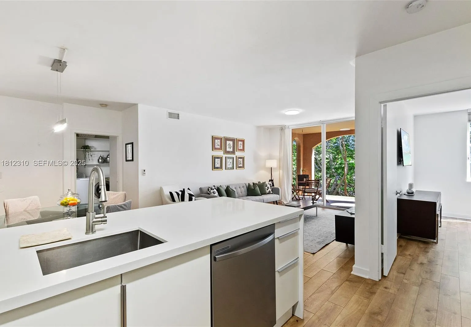 2 bed, 1180 sqft, $3,500 — Photo 4