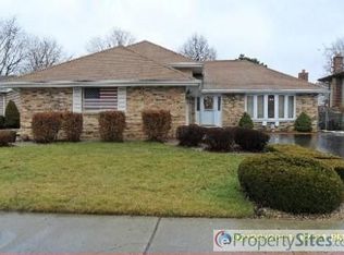 18407 Olde Farm Rd, Lansing, IL 60438