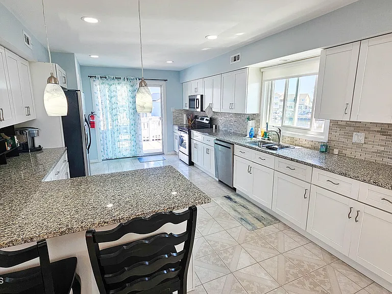 702 Newell Ave — Photo 7