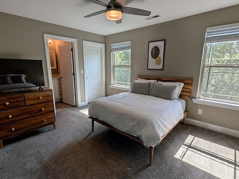 555 Gresham Ln #4A — Photo 11