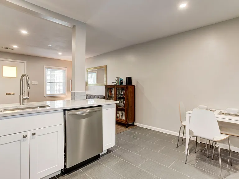 1169 Summit St NE — Photo 29