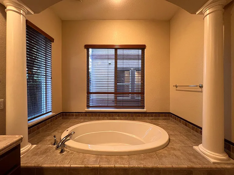 10880 Pentwater Dr — Photo 27