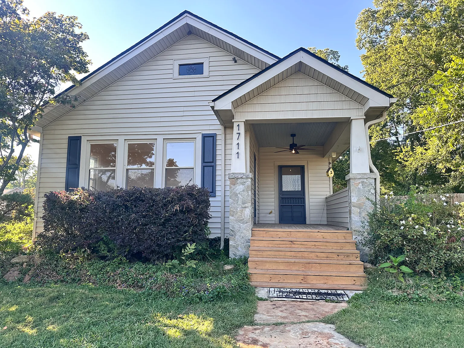 2 bed, 968 sqft, $1,950 — Photo 1